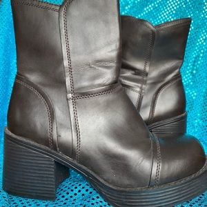 Mudd platform boot with zipper